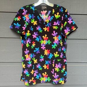 SANIBEL SCRUBS TOP JIGSAW PUZZLE PRINT  SIZE SMALL  NEW